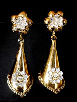 latest-jhumka-earrings-3G52ER26147
